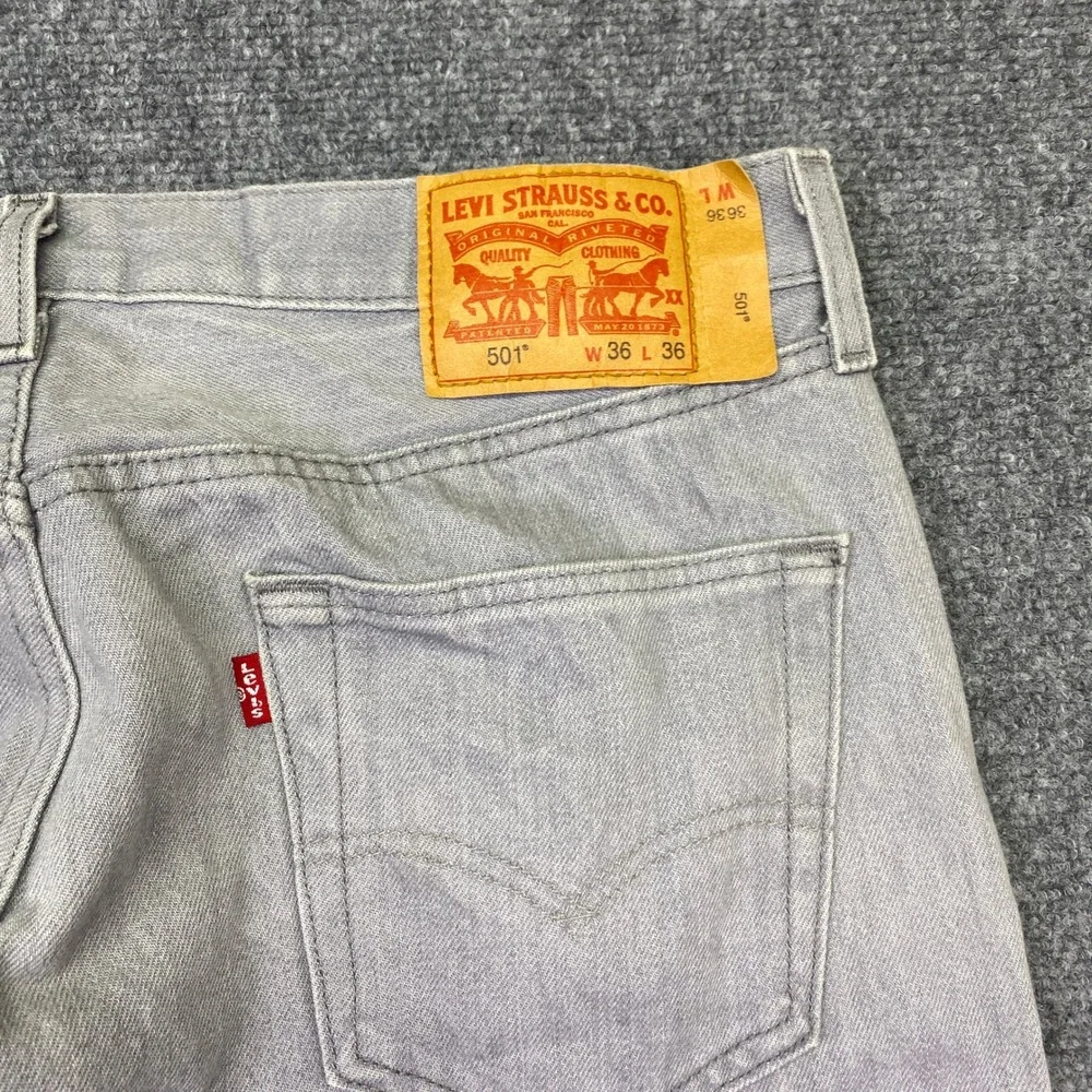 Levis 501 Original Fit Gray Denim Jeans Mens Sz 36 Button Fly Grunge Western